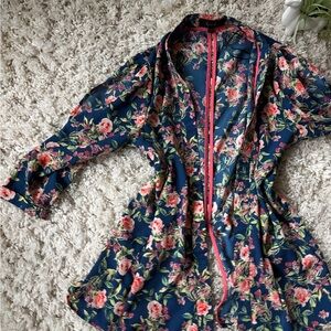 Lipslide Floral long fashion Kimono with Pink Trim
